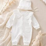 سرهمی جوراب‌دار سفید نوزادی ترک با یقه گیپور و کلاه ست