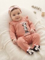 جزئیات دوخت و پارچه ارگانیک سرهمی نوزادی مینی‌موس گل‌بهی
